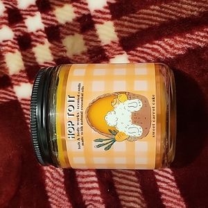 brand new b&bw sweet carrot cake candle